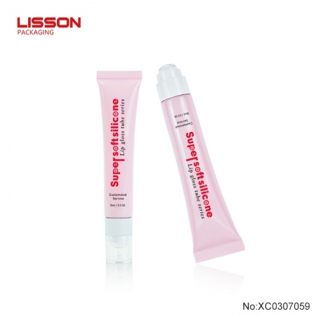 lip gloss tube with silicone applicator